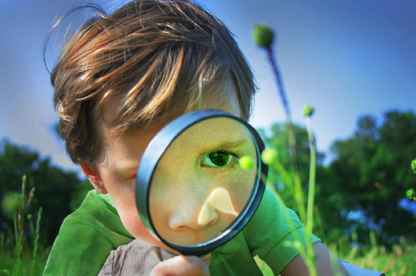 boy-with-magnifying-glass-29eyjol.jpg